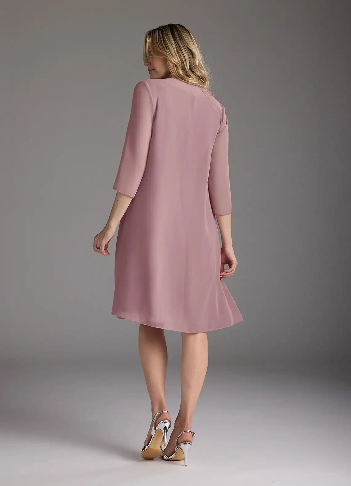 Weitese Dress Dusty Rose A-Line Scoop Pleated Chiffon Dress Knee-Length Three-Quarter Sleeve Scoop Neck Back Zip Two-Piece Mother of the Bride Dress