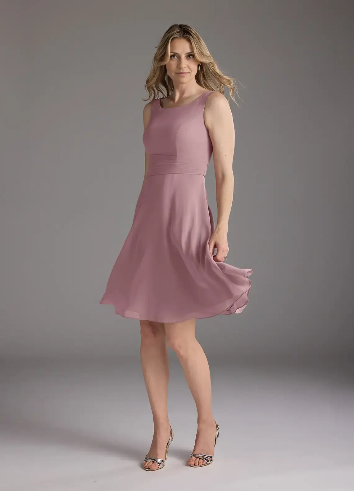 Weitese Dress Dusty Rose A-Line Scoop Pleated Chiffon Dress Knee-Length Three-Quarter Sleeve Scoop Neck Back Zip Two-Piece Mother of the Bride Dress