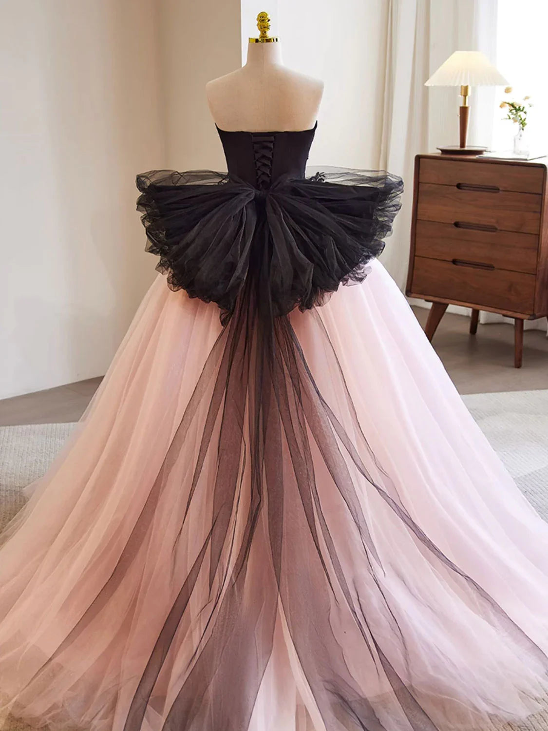 Robe de soirée longue rose en tulle et dentelle pour femme, coupe trapèze, avec appliques. Magasins de robes de soirée 