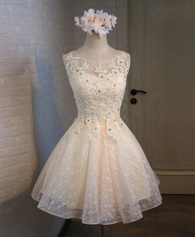 Robe de soirée en dentelle à col rond et appliques