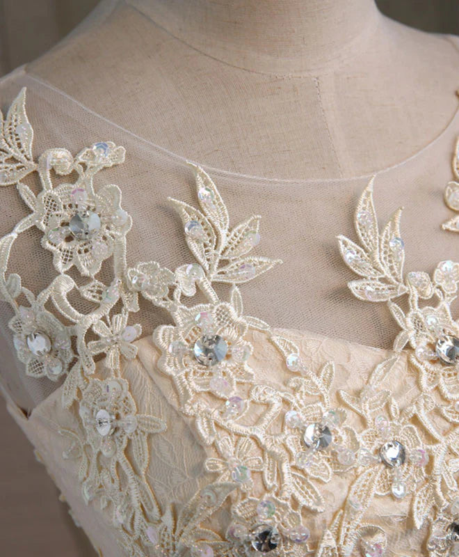 Robe de soirée en dentelle à col rond et appliques