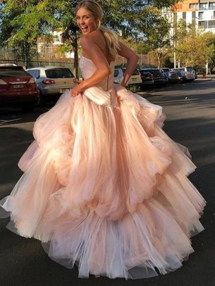 Robe de soirée longue en tulle rose clair pour femme, coupe trapèze, sans bretelles, élégante, idéale pour un bal de promo ou un magasin. 
