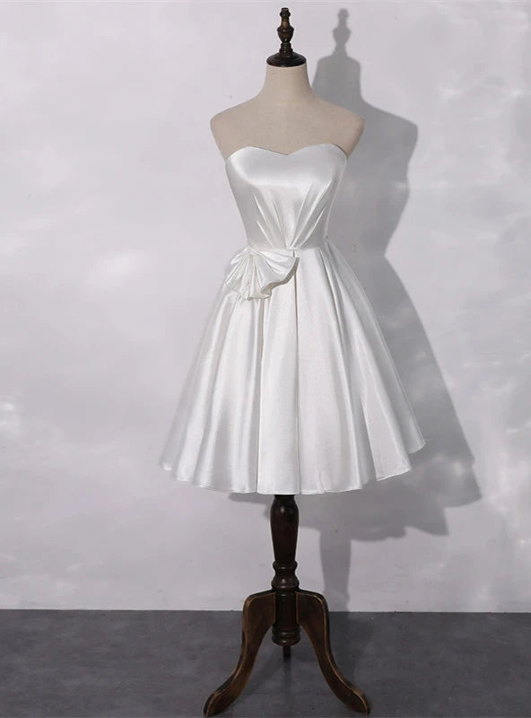Lovely A-Line Sweetheart Sleeveless Pleated Bow Satin White Short Homecoming Dress