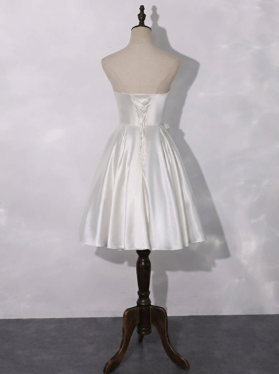 Lovely A-Line Sweetheart Sleeveless Pleated Bow Satin White Short Homecoming Dress