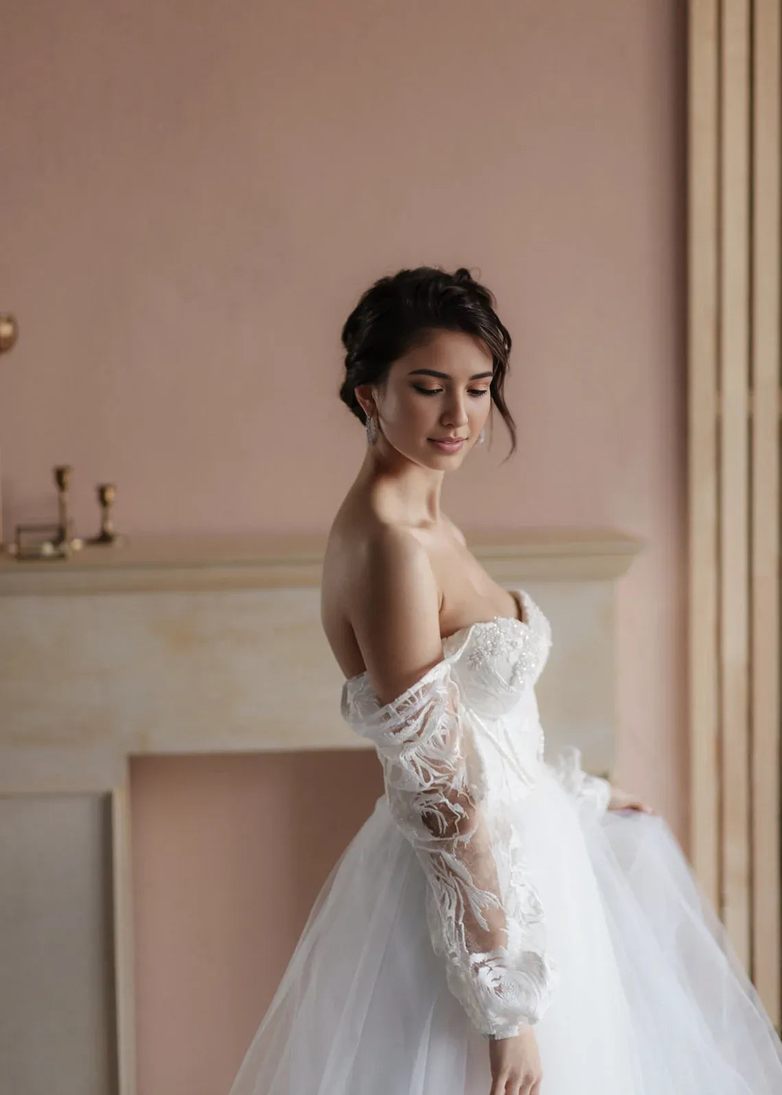 Luxurious Corset Wedding Dress Voluminous Long Boho Sleeves Romantic Embroidered Lace Gown Whimsical Skirt Classic Wedding Bride Dress