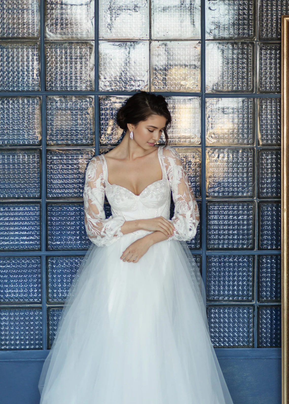 Luxurious Corset Wedding Dress Voluminous Long Boho Sleeves Romantic Embroidered Lace Gown Whimsical Skirt Classic Wedding Bride Dress