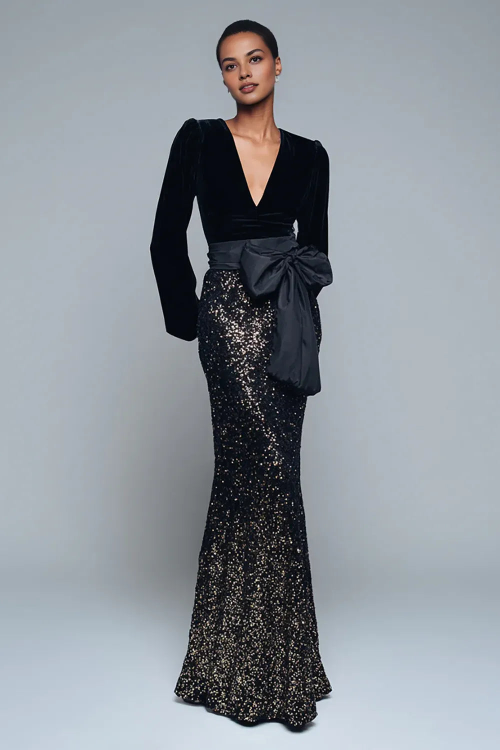 Luxurious Mermaid/Trumpet V-Neck Long Sleeves Sequins Floor-Length Prom Dress