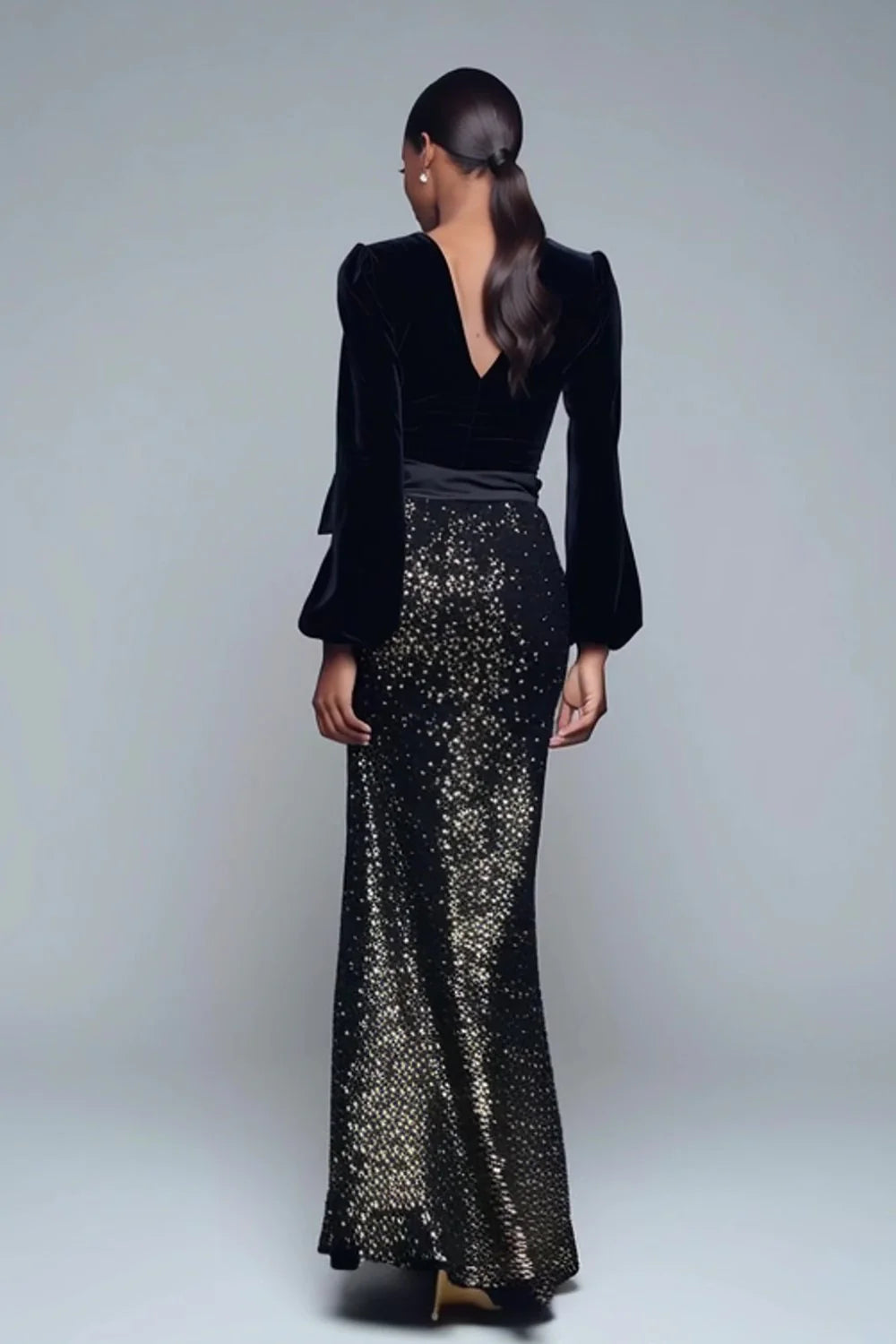 Luxurious Mermaid/Trumpet V-Neck Long Sleeves Sequins Floor-Length Prom Dress