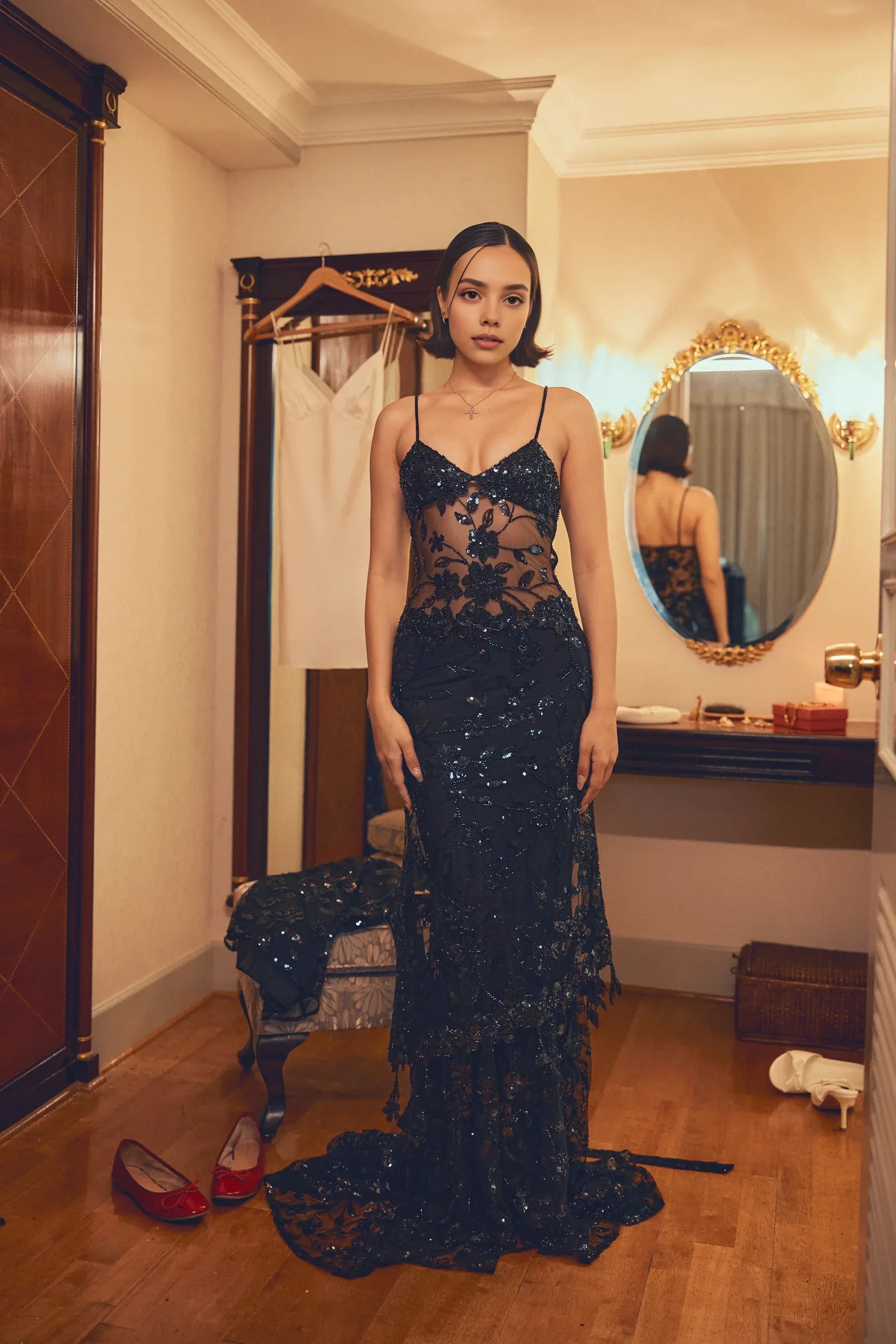 Luxury Sheath/Column Spaghetti Straps Sleeveless Backless Sweep/Brush Train Prom Dress