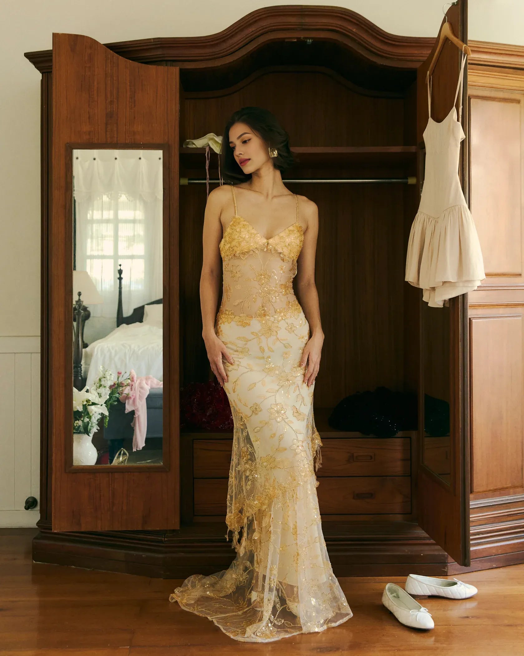 Luxury Sheath/Column Spaghetti Straps Sleeveless Backless Sweep/Brush Train Prom Dress