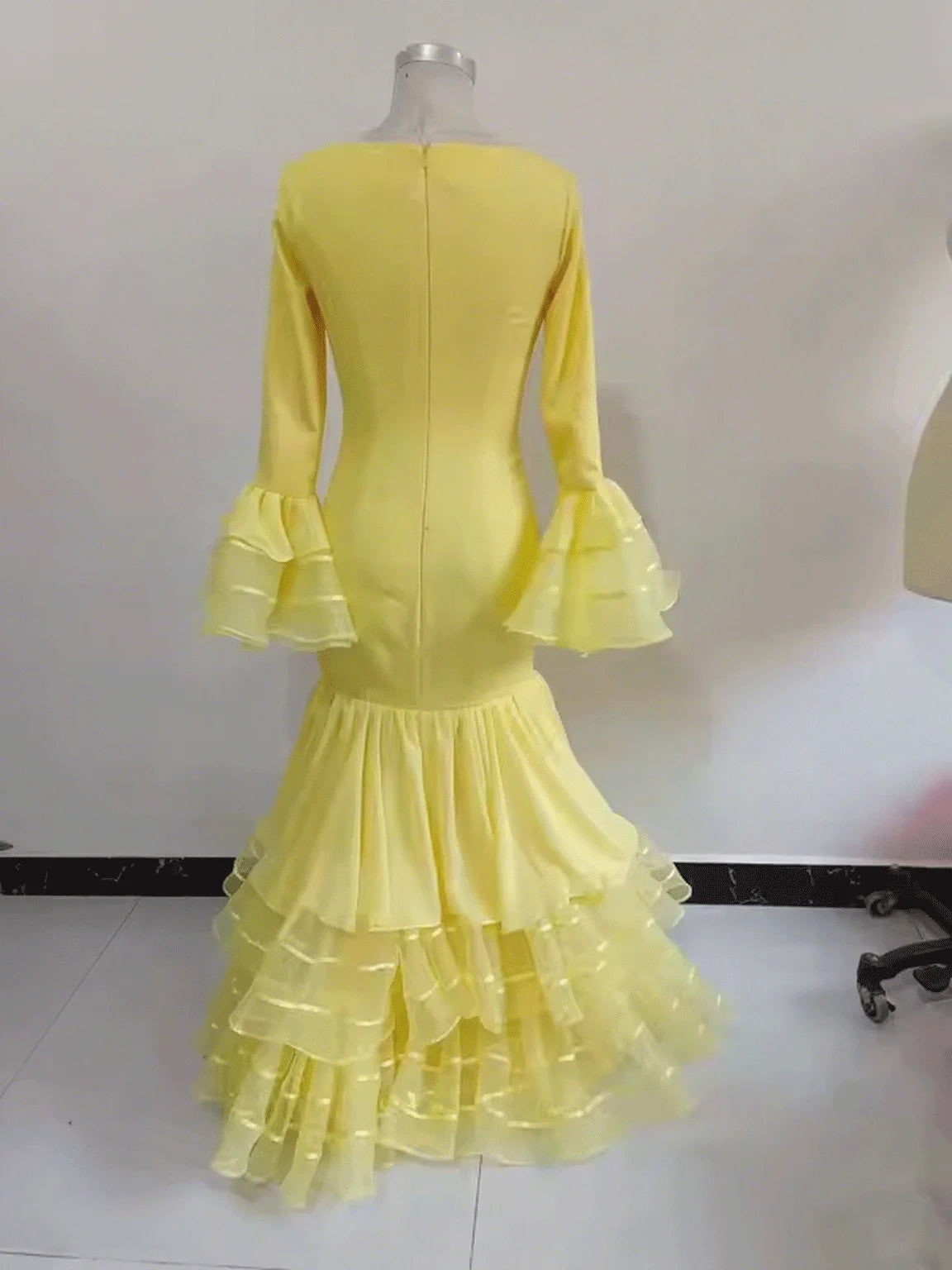 Vestidos de fiesta de sirena con volantes españoles y mangas largas escalonadas