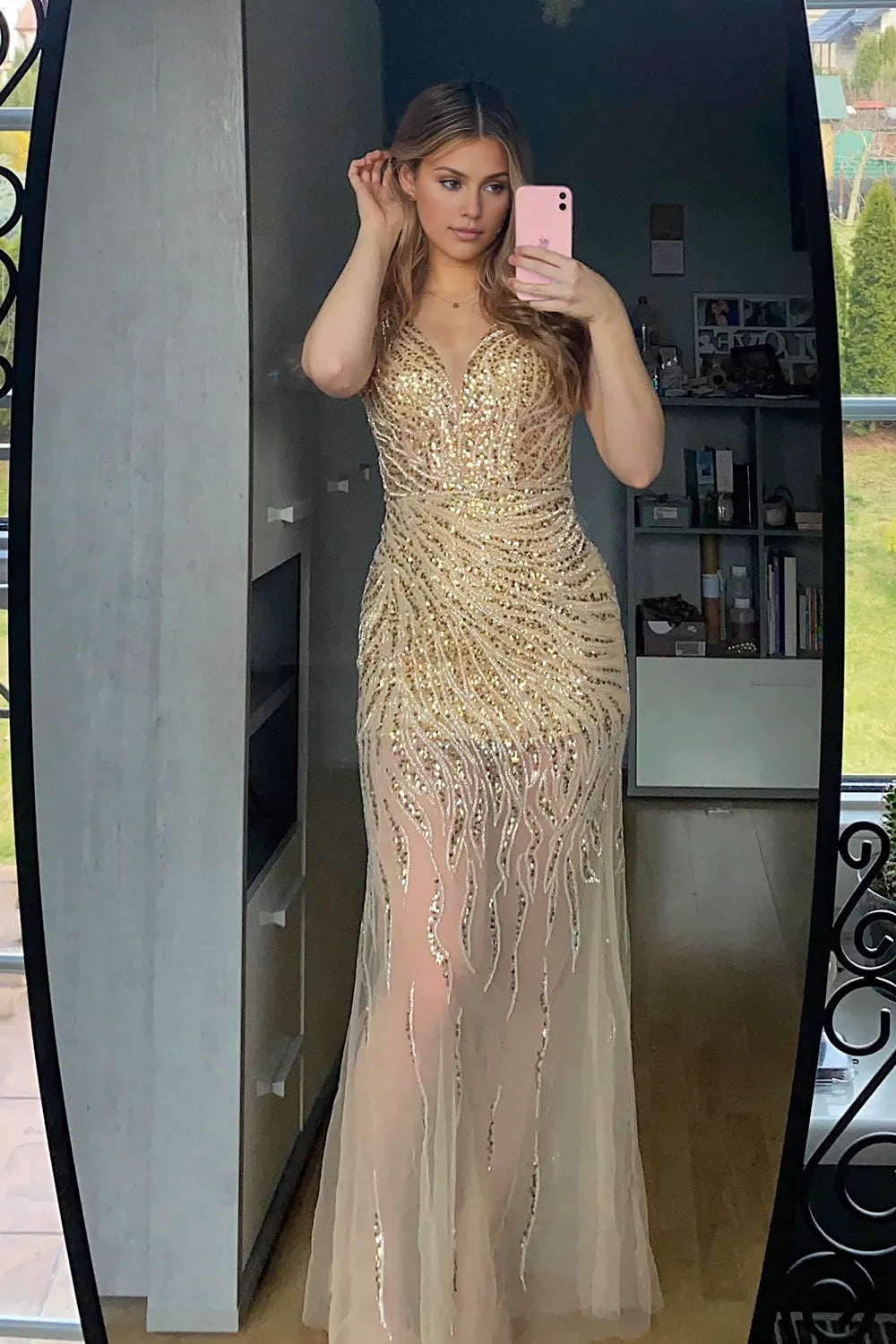 Vestido de fiesta largo de sirena con escote en V profundo y espalda descubierta 