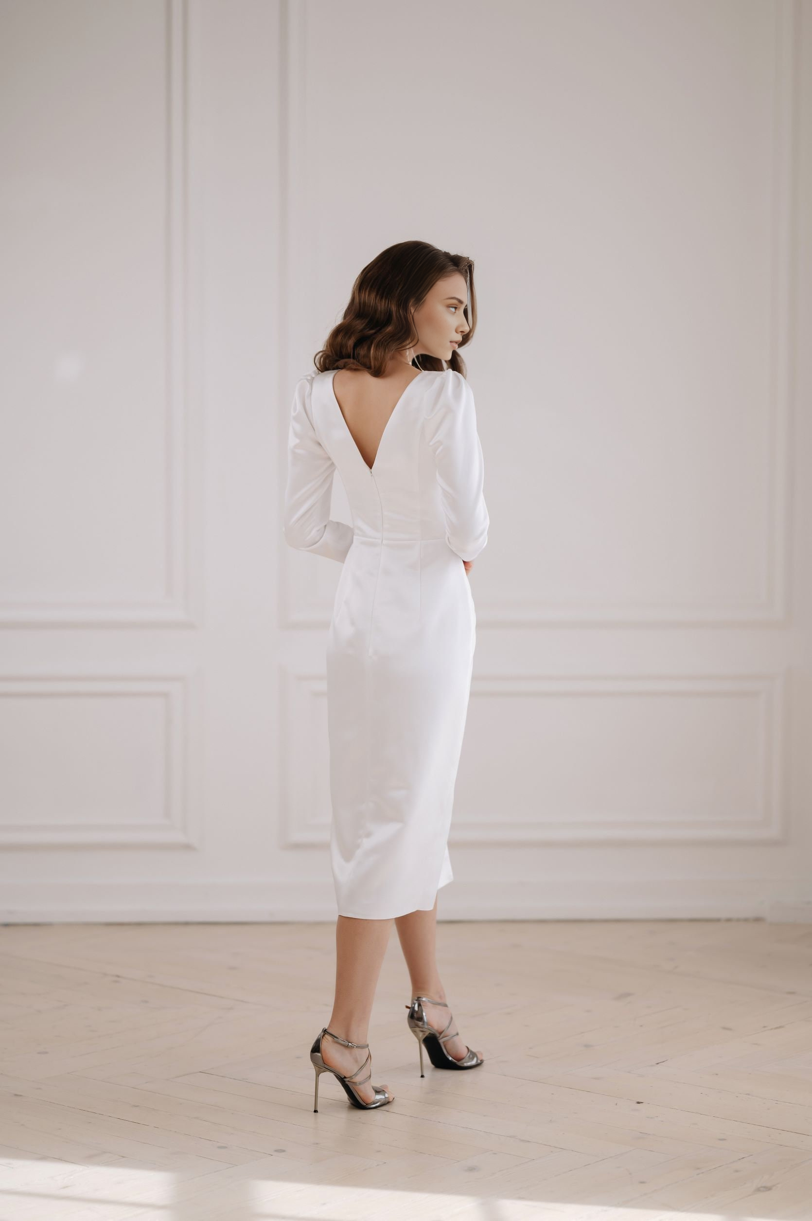 Robe de soirée sirène élégante à manches longues et col rond, en satin, longueur thé 