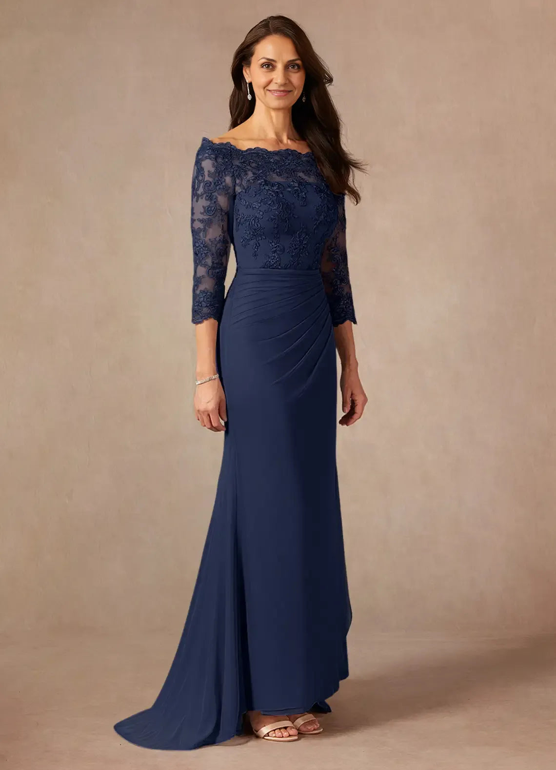 Robe sirène bleu marine foncé à épaules dénudées et traîne à manches trois-quarts, couleur unie, robe mère de la mariée simple 