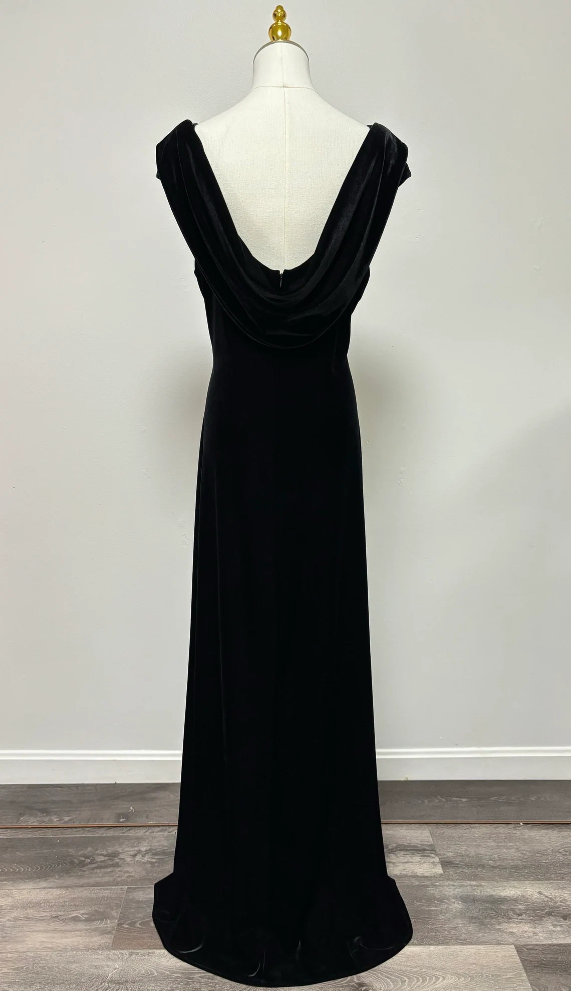 Vestido de fiesta de sirena con cuello redondo, terciopelo, espalda descubierta con cuentas, sin mangas y largo hasta el suelo 