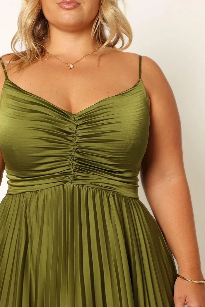 Modern A-Line Spaghetti Straps Sleeveless Pleated Satin Floor-Length Plus Size Prom Dress