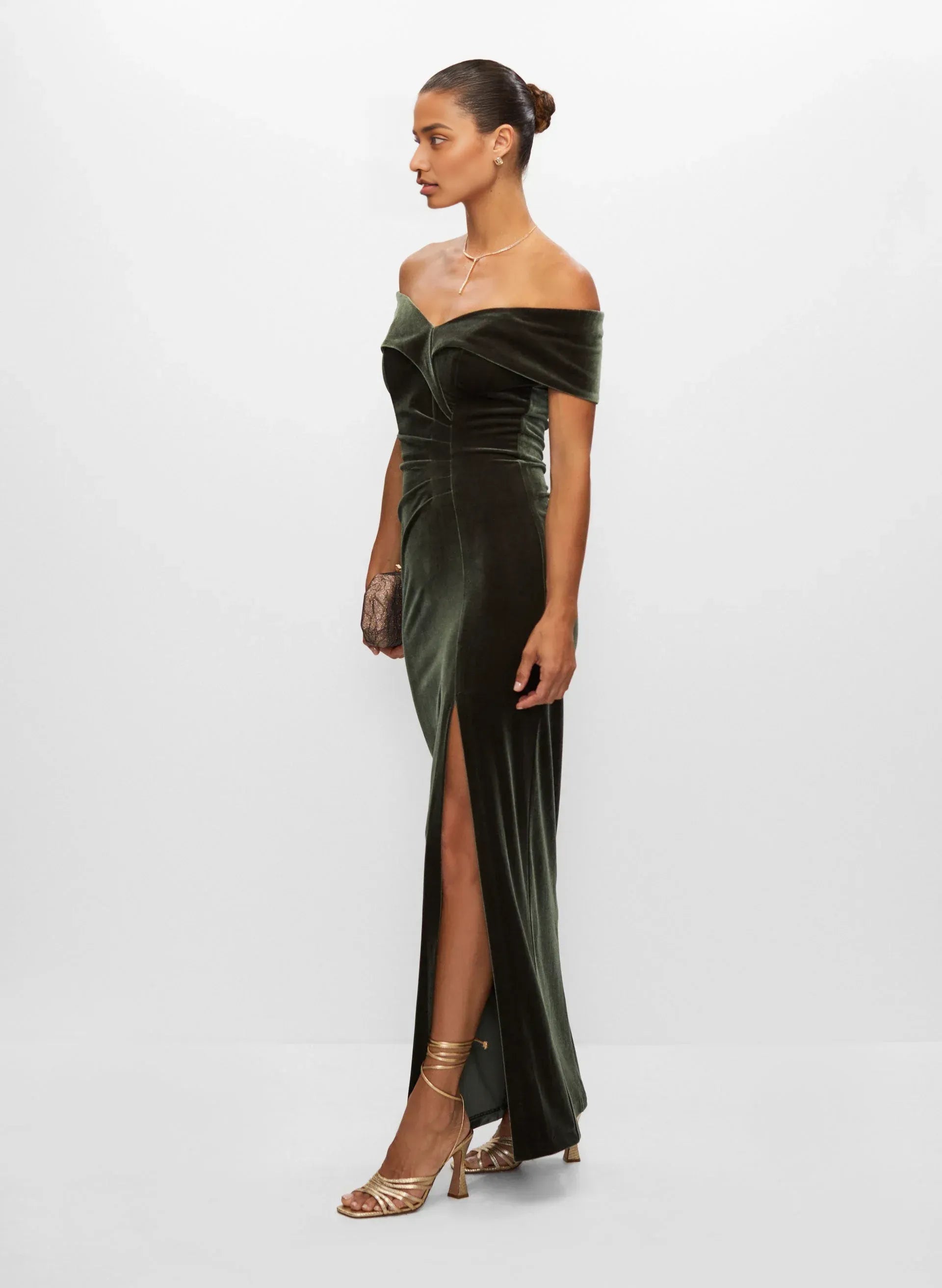 Modern Mermaid Off-the-Shoulder Sleeveless Velvet Floor-Length Prom Dress