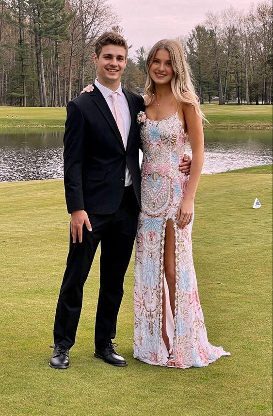 Vestidos de fiesta modestos con tirantes finos, aberturas con lentejuelas y cordones en la espalda 