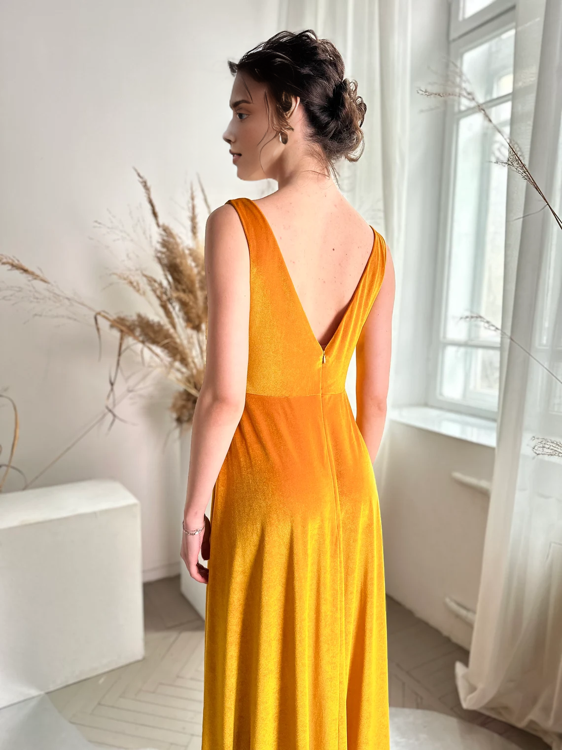 Mustard Yellow Velvet Bridesmaid Sleeveless Open Back Dress V-neck Maxi Dress Bridesmaid Prom Gown Floor Length Wedding Dress Plus Size