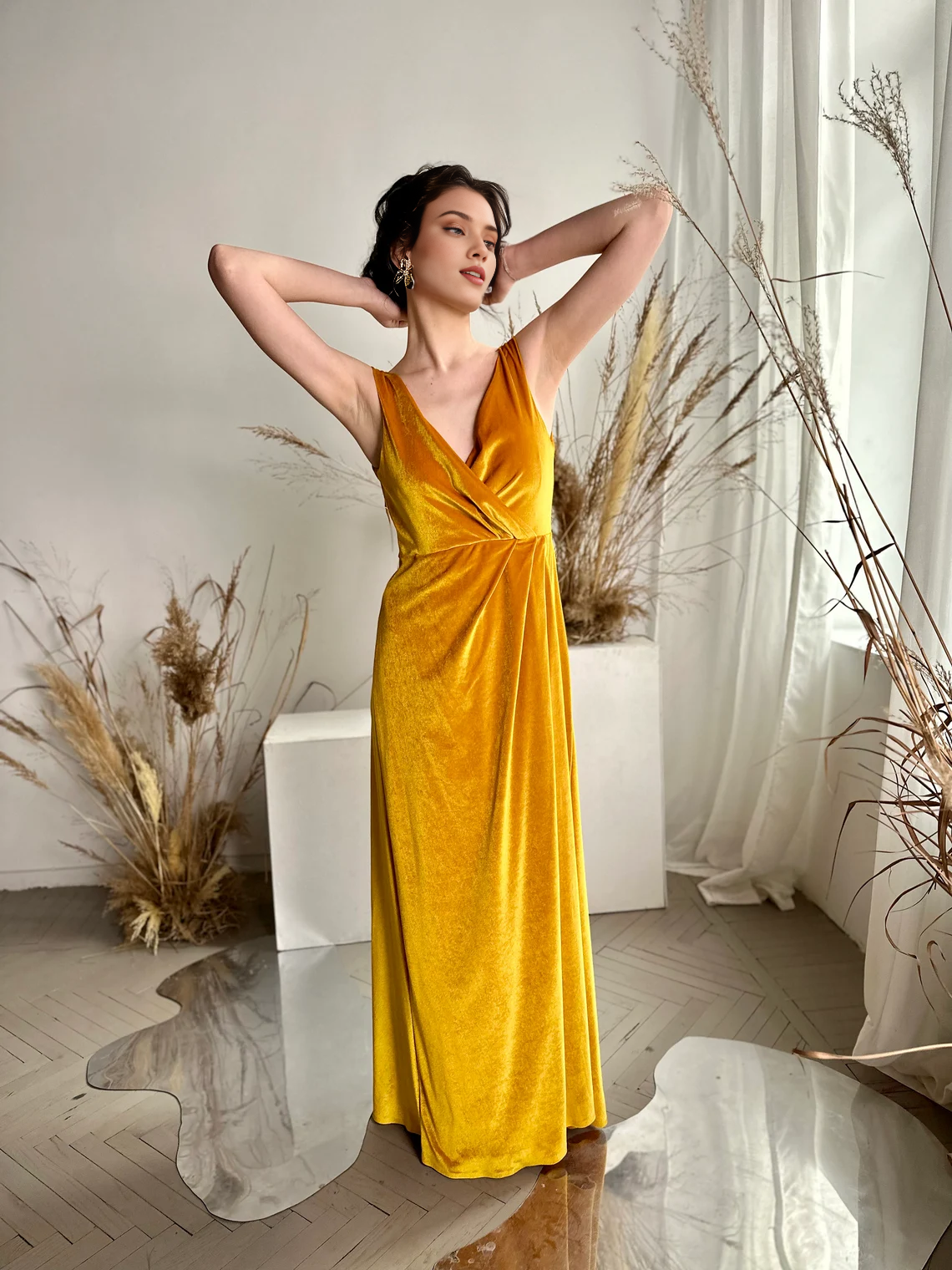 Vestido de dama de honor de terciopelo amarillo mostaza, sin mangas, espalda abierta, cuello en V, vestido largo para dama de honor, vestido de fiesta, largo hasta el suelo, vestido de novia de talla grande 
