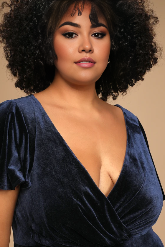 Vestidos formales de Weitese para mujer: vestido largo de terciopelo azul marino con mangas onduladas, ¡absolutamente sorprendente! En tiendas de vestidos de fiesta. 