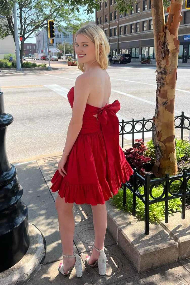 Vestido de fiesta corto de satén plisado, sin mangas, con hombros descubiertos y corte A 