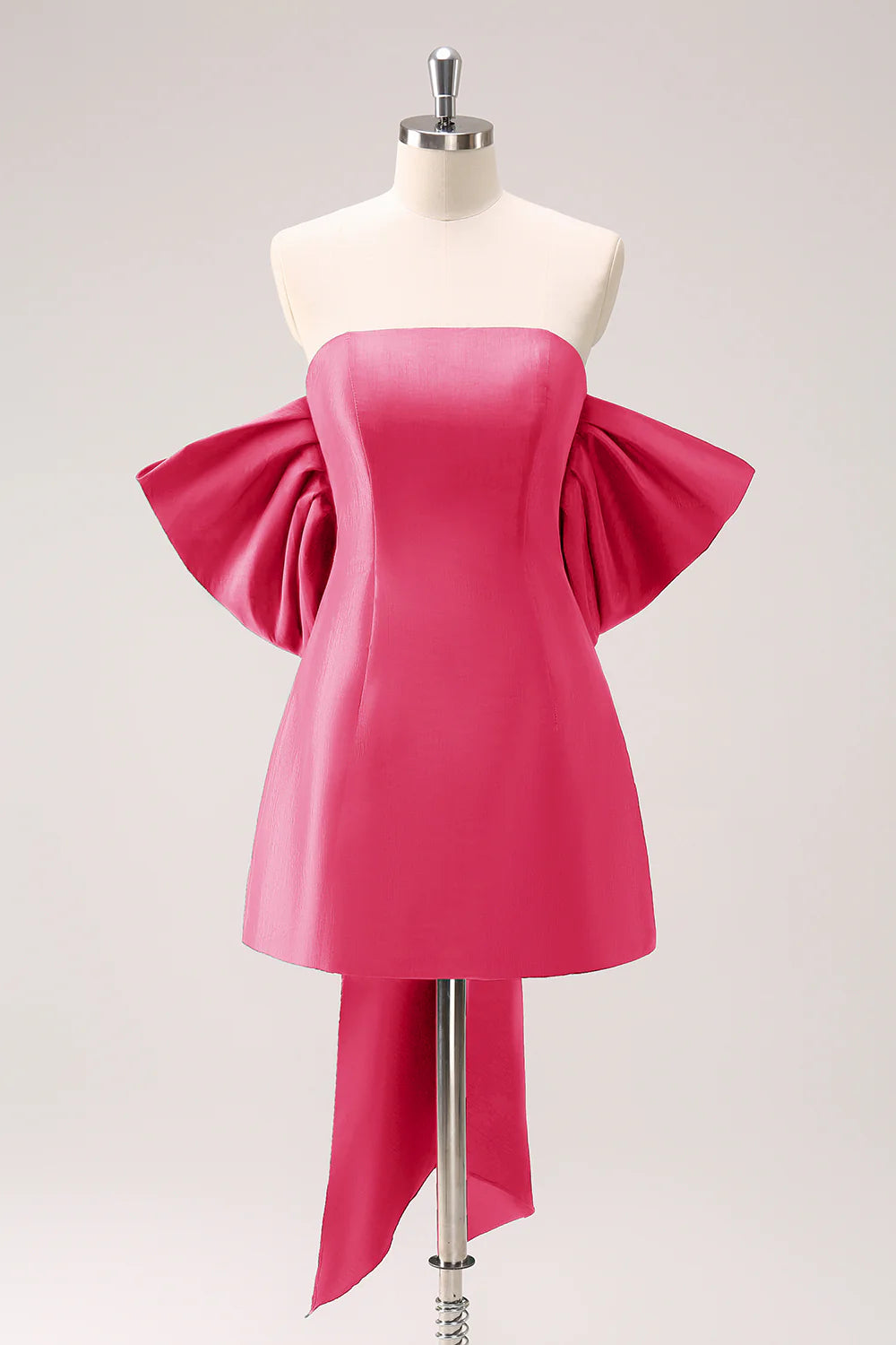 Robe de soirée courte sans bretelles, coupe trapèze, épaules dénudées et nœud 