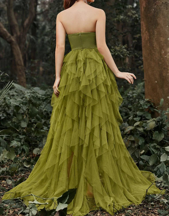 Vestido de fiesta elegante con hombros descubiertos, corpiño de encaje, volantes divididos y capas 