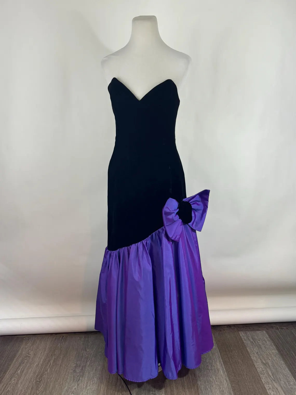 Off-the-Shoulder Floor Length Sleeveless Tiered Ruffled Strapless Large Bow Prom Dress