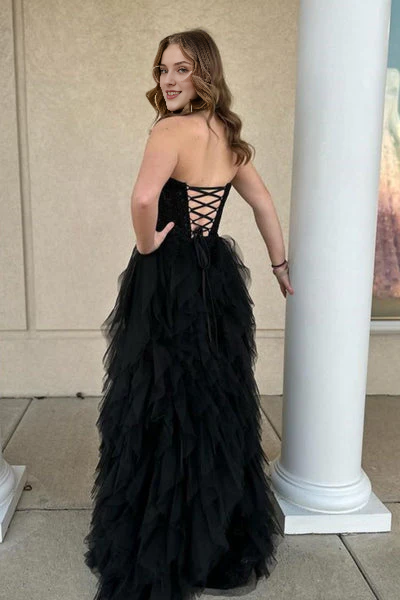 Robe de soirée noire à épaules dénudées et à lacets, sans bretelles, avec corset à volants