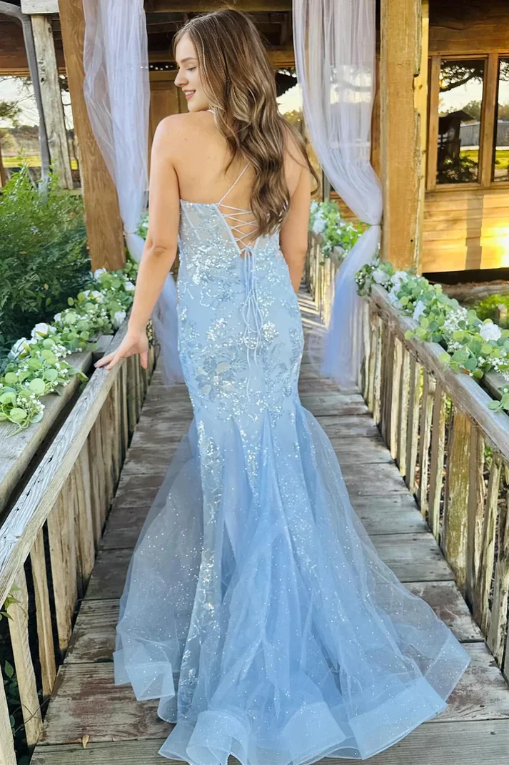 Robe de bal longue bleu clair à épaules dénudées et col rond en dentelle pailletée 