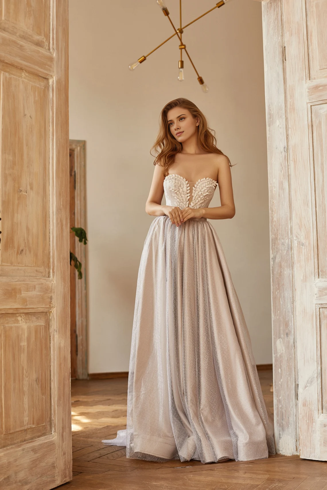 Off-the-Shoulder Long Wedding Dress Backless Tulle Sleeveless Floor Length Prom Party Dress With Cape