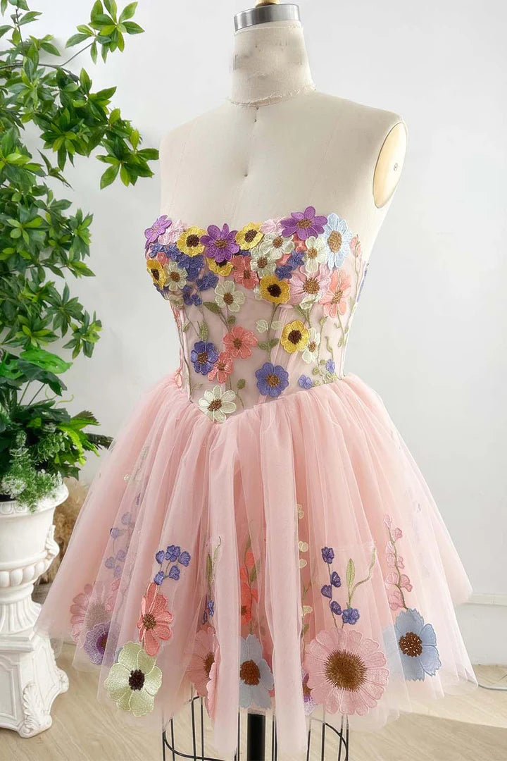 Robe de soirée courte à épaules dénudées et corsage transparent à fleurs 