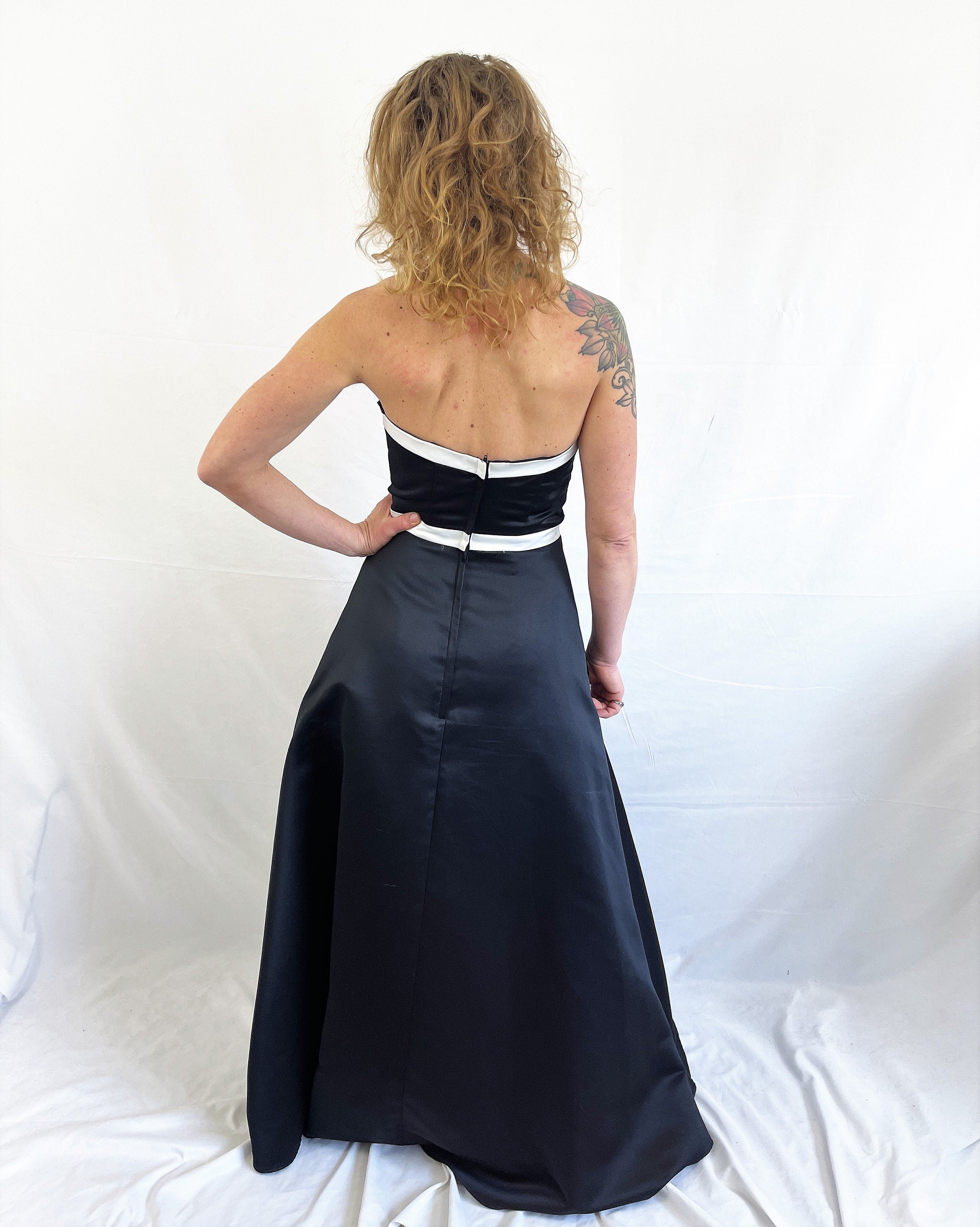 Off-the-Shoulder Floor Length Vintage Strapless Black White Party Maxi Prom Dress