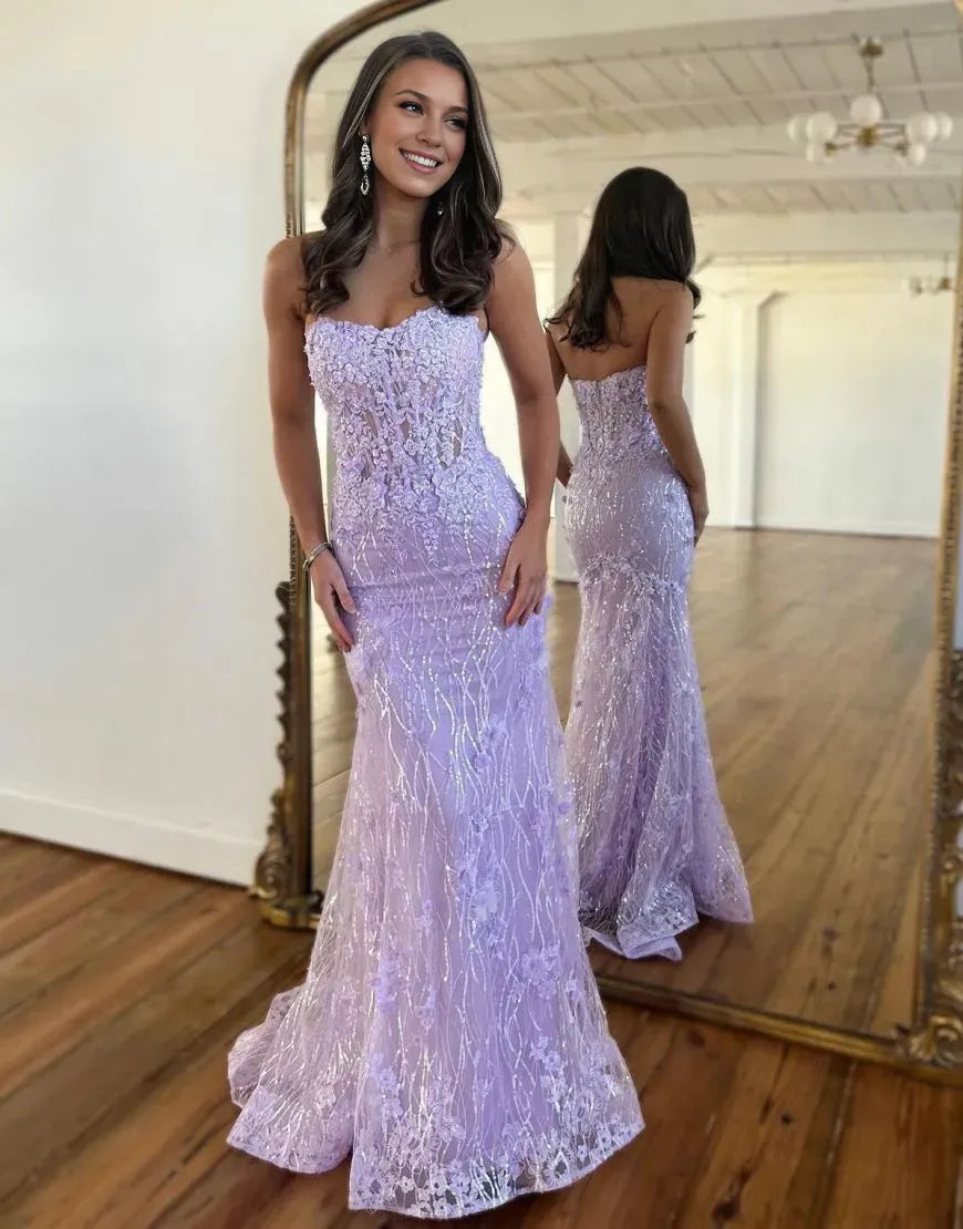 Hermoso vestido de fiesta de sirena sin tirantes y hombros descubiertos con cuentas