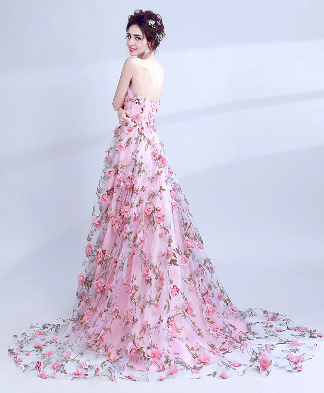 Robe de bal longue en tulle à épaules dénudées et fleurs 3D 