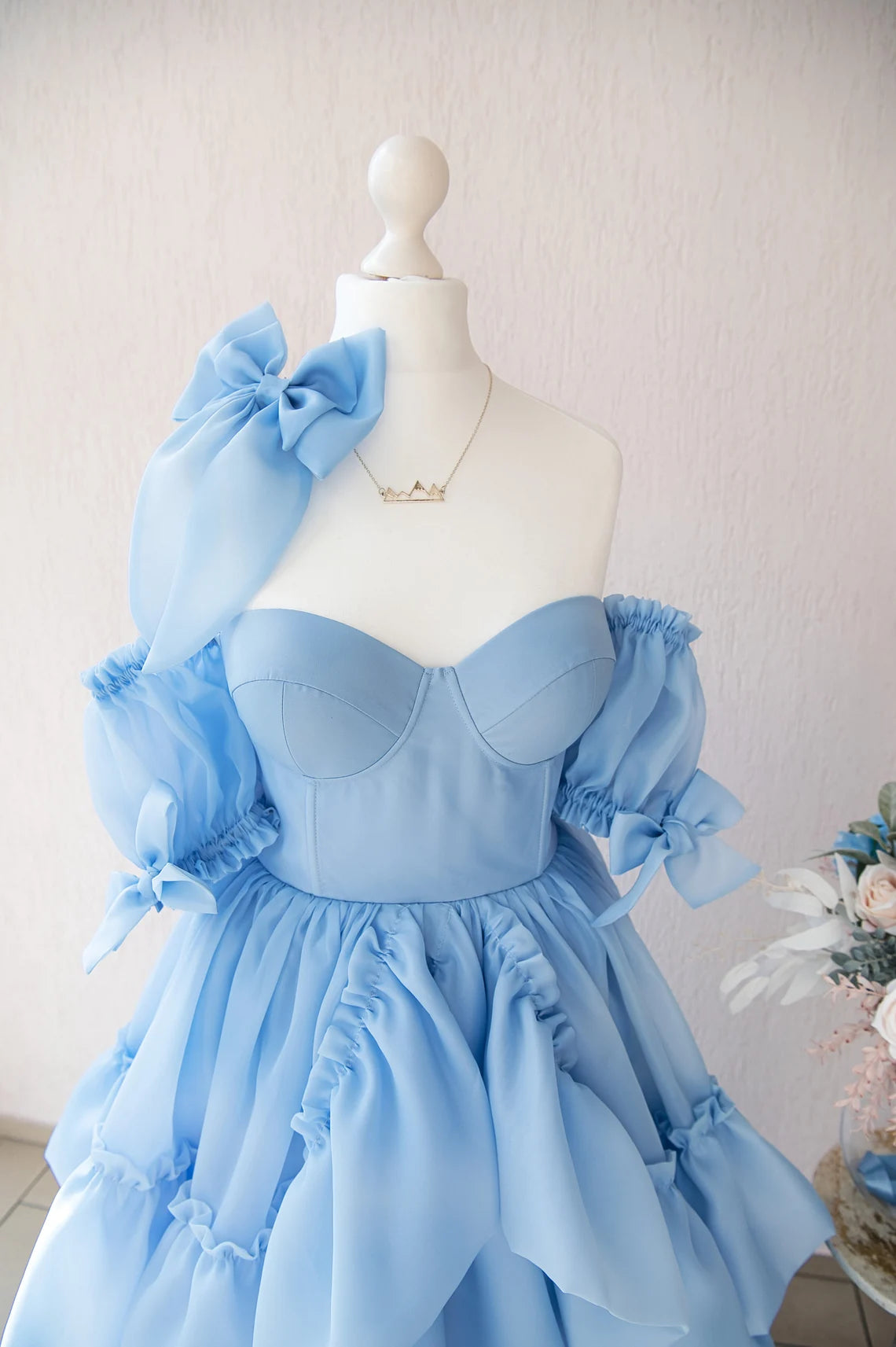 Robe de bal trapèze à épaules dénudées, longueur au sol, manches courtes, volants étagés, décolleté en cœur 