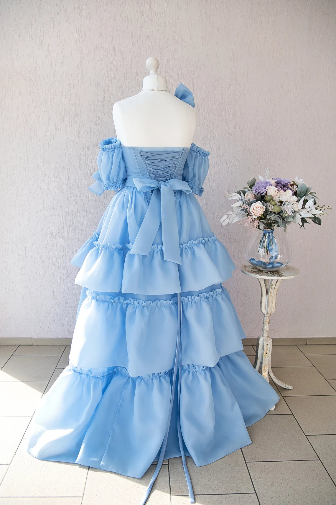 Robe de bal trapèze à épaules dénudées, longueur au sol, manches courtes, volants étagés, décolleté en cœur 