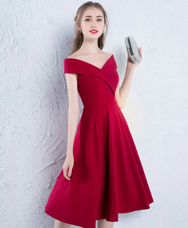 Robe de soirée longue en satin à épaules dénudées 