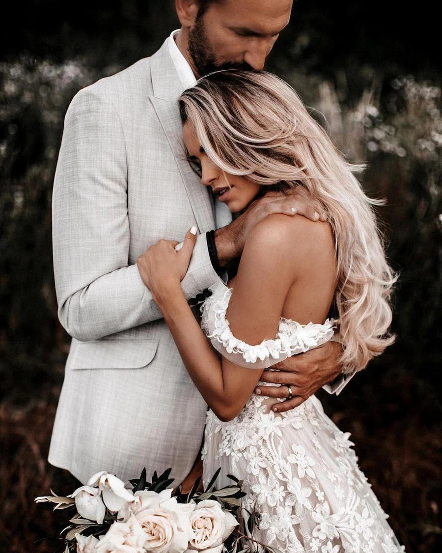 Robe de mariée trapèze sans manches en tulle et dentelle florale, épaules dénudées