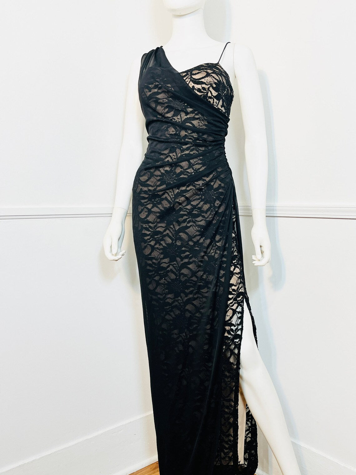 Vestido largo plisado de encaje negro sencillo con tirantes finos y un solo hombro, vestido de fiesta de sirena, vestido formal para mujer 