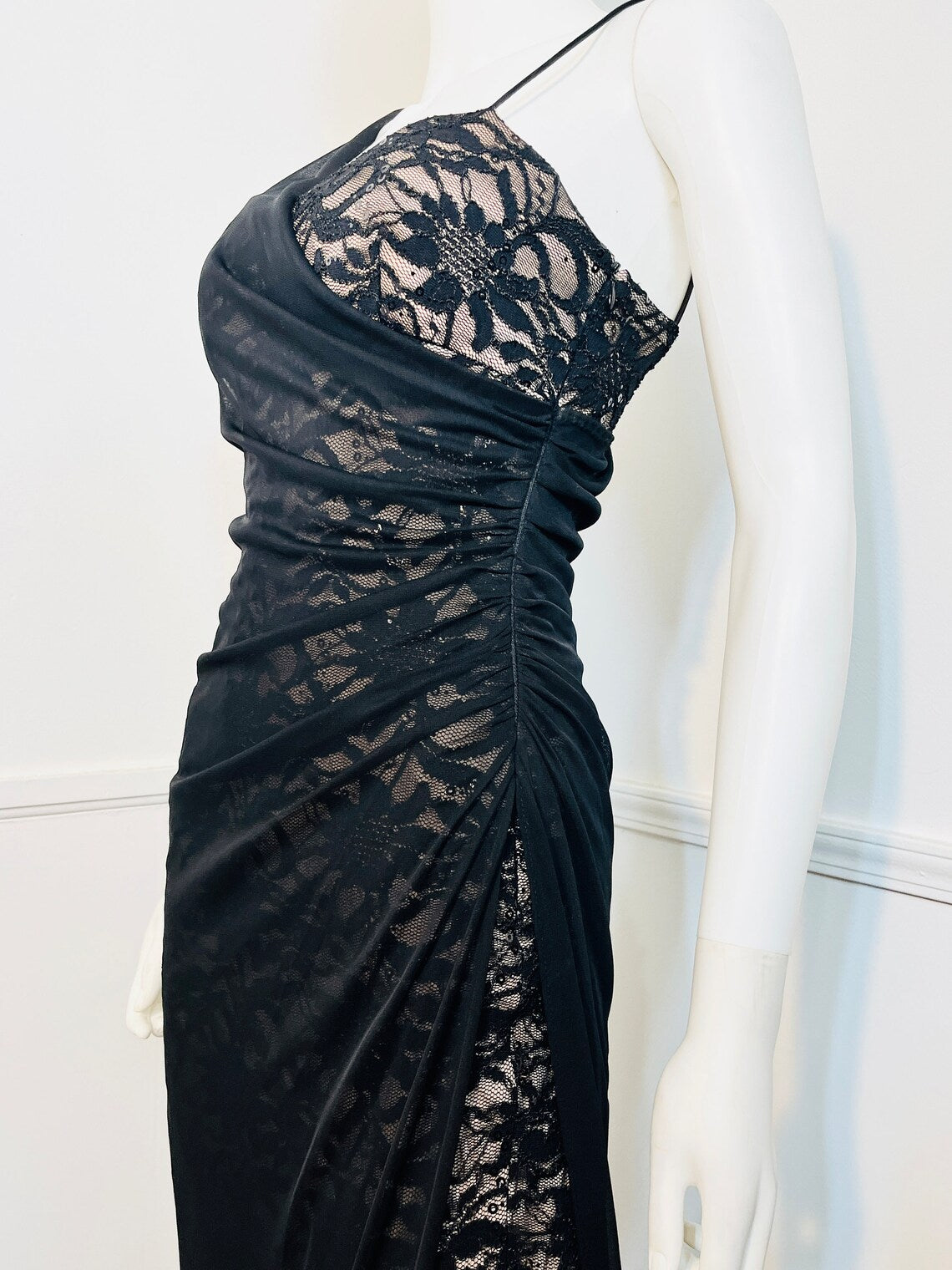 Vestido largo plisado de encaje negro sencillo con tirantes finos y un solo hombro, vestido de fiesta de sirena, vestido formal para mujer 