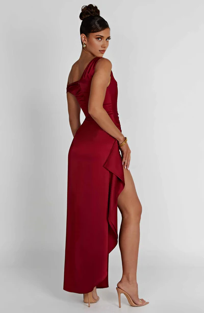 Robe de bal asymétrique en satin sans manches avec fente haute et plis, longueur au sol, robe longue de soirée de mariage 