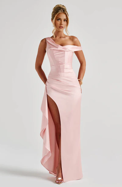 Robe de bal asymétrique en satin sans manches avec fente haute et plis, longueur au sol, robe longue de soirée de mariage 