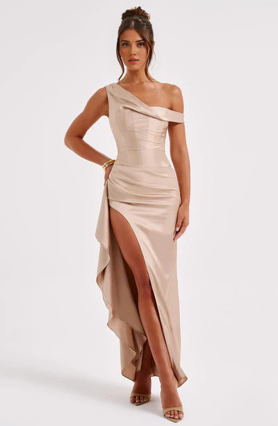 Robe de bal asymétrique en satin sans manches avec fente haute et plis, longueur au sol, robe longue de soirée de mariage 