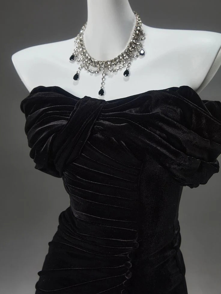 Vestido de fiesta Weitese, tienda de vestidos de fiesta, vestido de fiesta formal largo de terciopelo con corte sirena y hombros descubiertos en negro. 