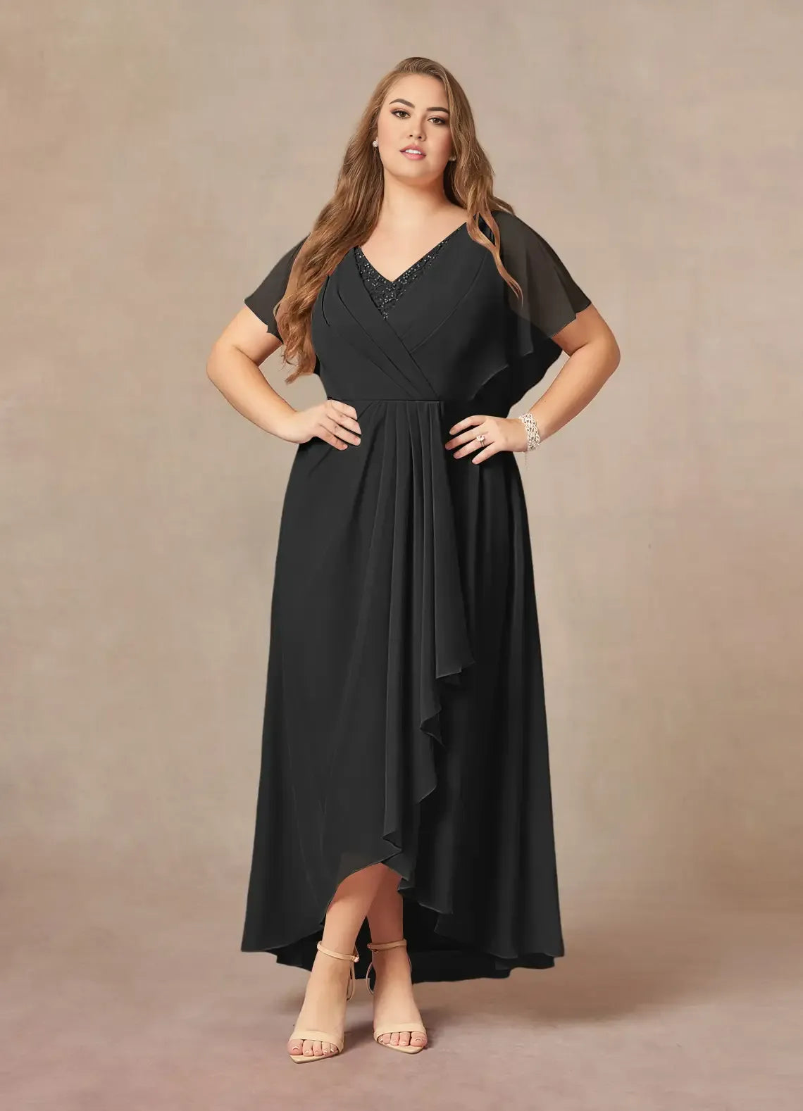Robe trapèze noire en mousseline plissée à col en V, longueur asymétrique, manches flottantes, couleur unie, élégante, col en V, grande taille, pour mère de la mariée 
