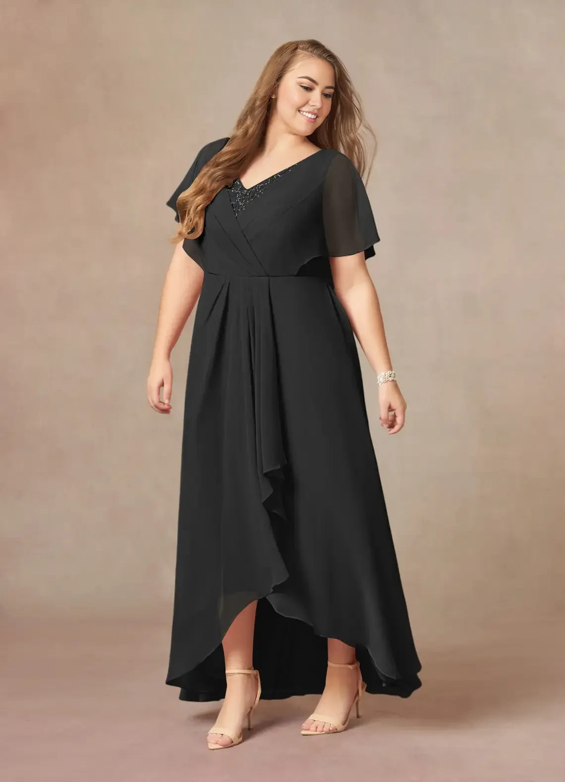Robe trapèze noire en mousseline plissée à col en V, longueur asymétrique, manches flottantes, couleur unie, élégante, col en V, grande taille, pour mère de la mariée 