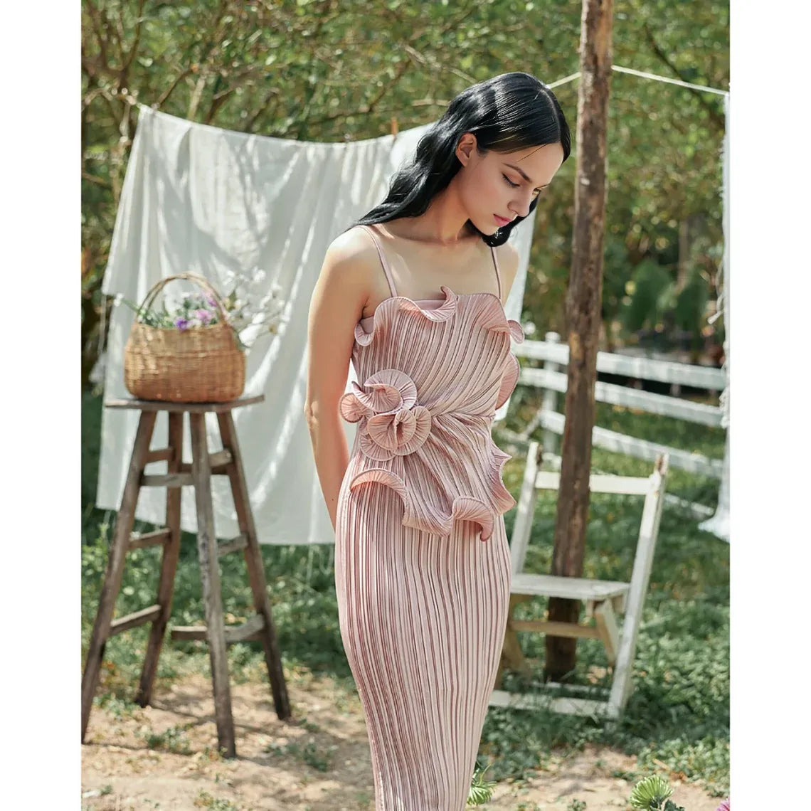 Robe en satin plissée à bretelles spaghetti, robe courbe, superbe robe de soirée en satin, robe d'invitée de mariage, robe de soirée formelle, robe de soirée de jardin, robe de bal 