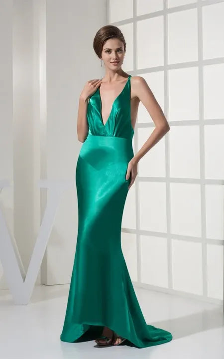 Robe de bal sirène décolletée en satin avec ourlet asymétrique et traîne à dos nu 